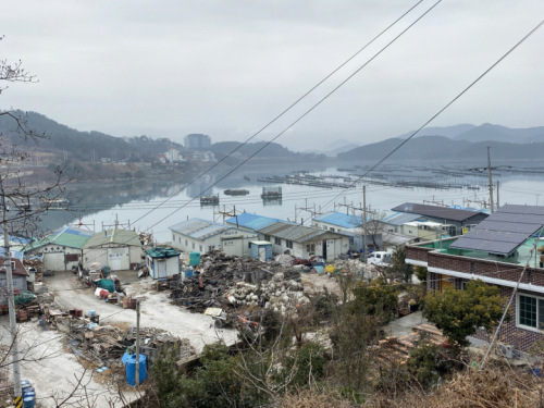 여수 굴 공장 단지