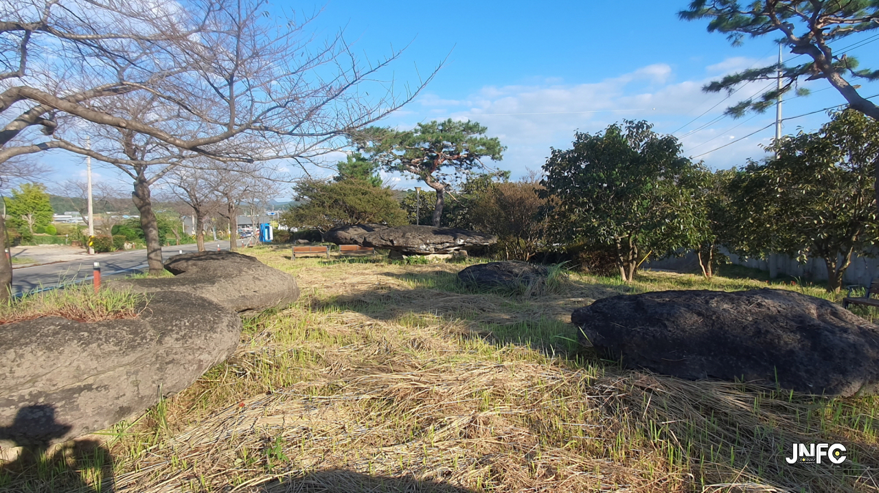 무안성동리고인돌